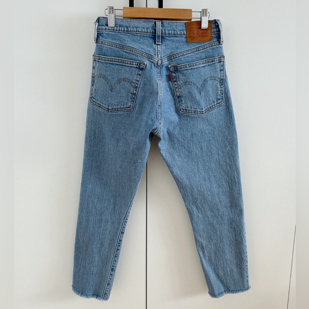 SOLD Levi 501 Skinny Cropped Light/Medium Wash Jeans 24 - Picture 2 of 7